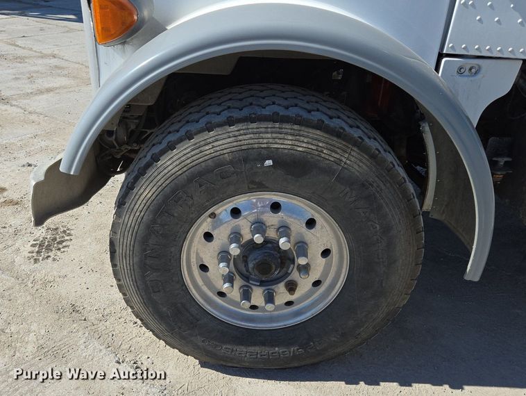 image for item EE8483 2007 Peterbilt 357 ready mix truck