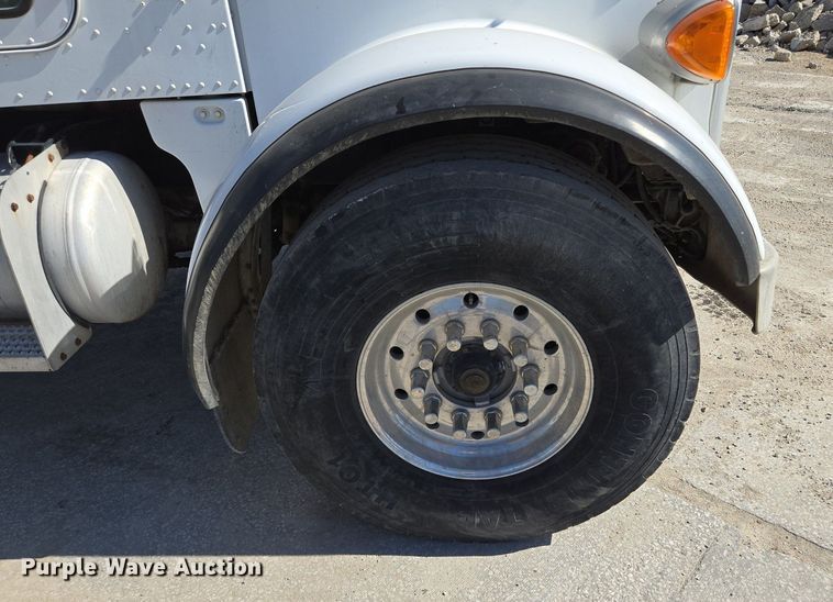 image for item EE8483 2007 Peterbilt 357 ready mix truck