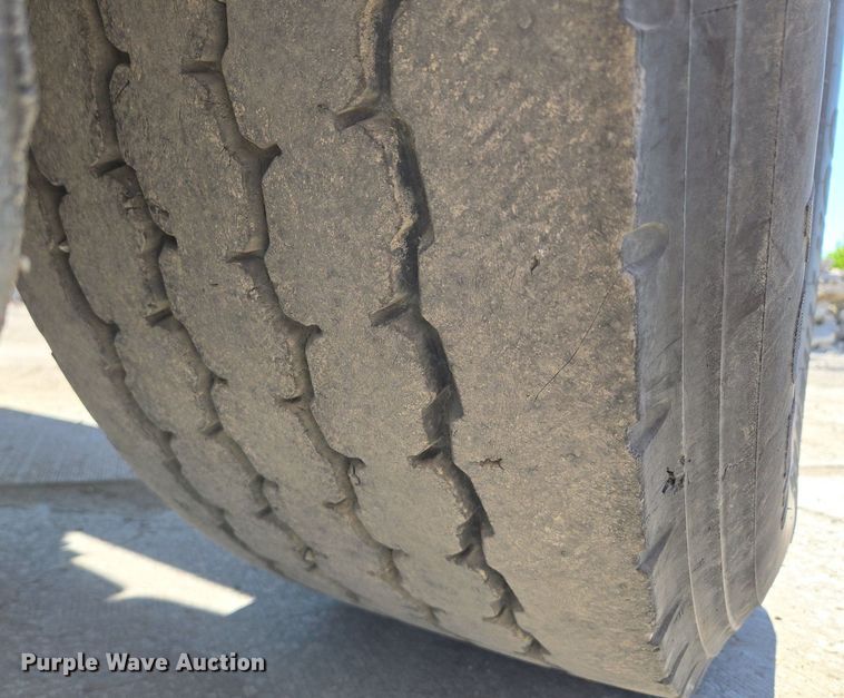 image for item EE8483 2007 Peterbilt 357 ready mix truck