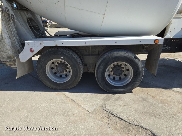 image for item EE8483 2007 Peterbilt 357 ready mix truck