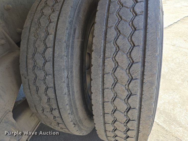 image for item EE8483 2007 Peterbilt 357 ready mix truck