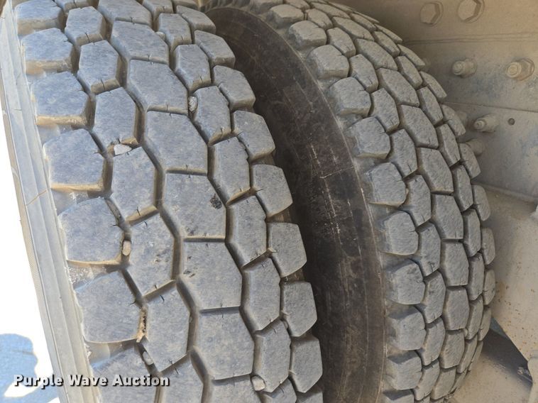 image for item EE8483 2007 Peterbilt 357 ready mix truck