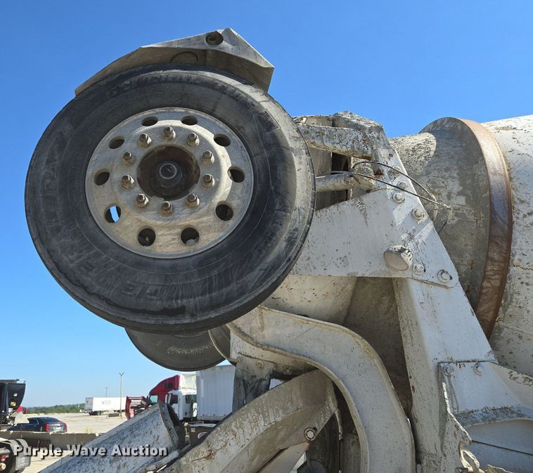 image for item EE8483 2007 Peterbilt 357 ready mix truck