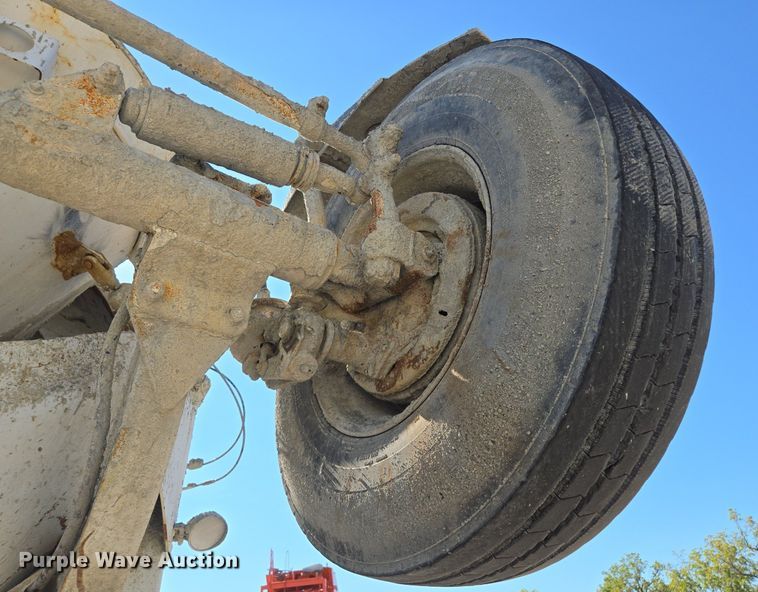 image for item EE8483 2007 Peterbilt 357 ready mix truck