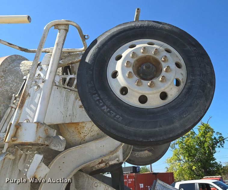 image for item EE8483 2007 Peterbilt 357 ready mix truck
