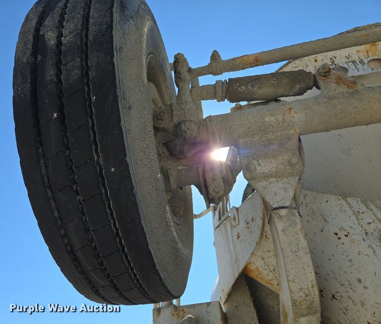 image for item EE8483 2007 Peterbilt 357 ready mix truck