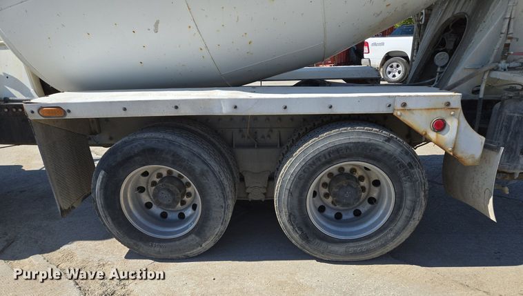 image for item EE8483 2007 Peterbilt 357 ready mix truck