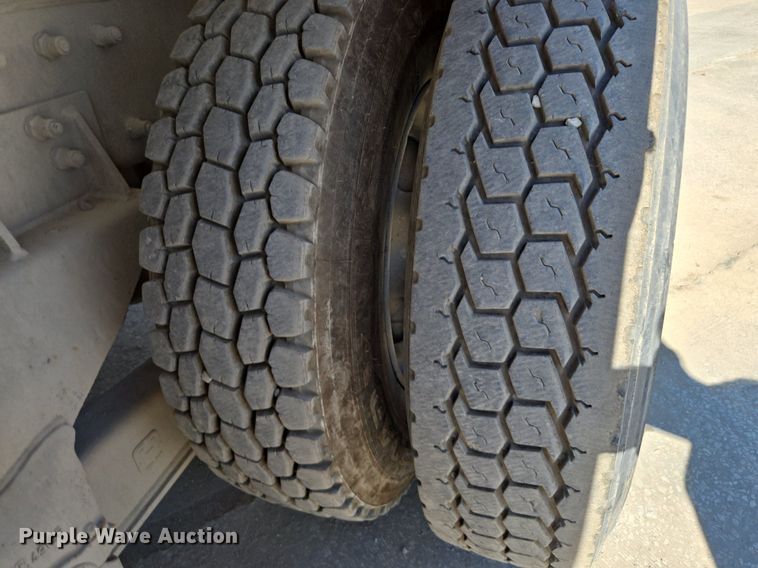 image for item EE8483 2007 Peterbilt 357 ready mix truck