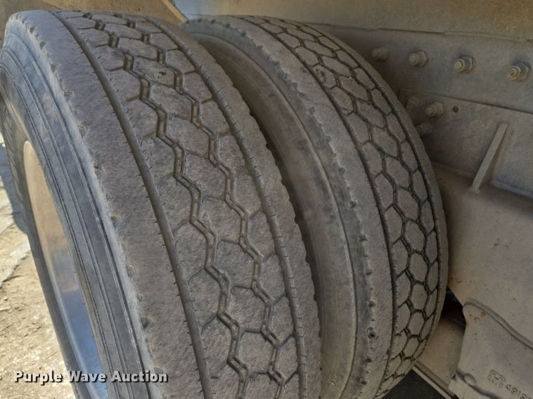 image for item EE8483 2007 Peterbilt 357 ready mix truck