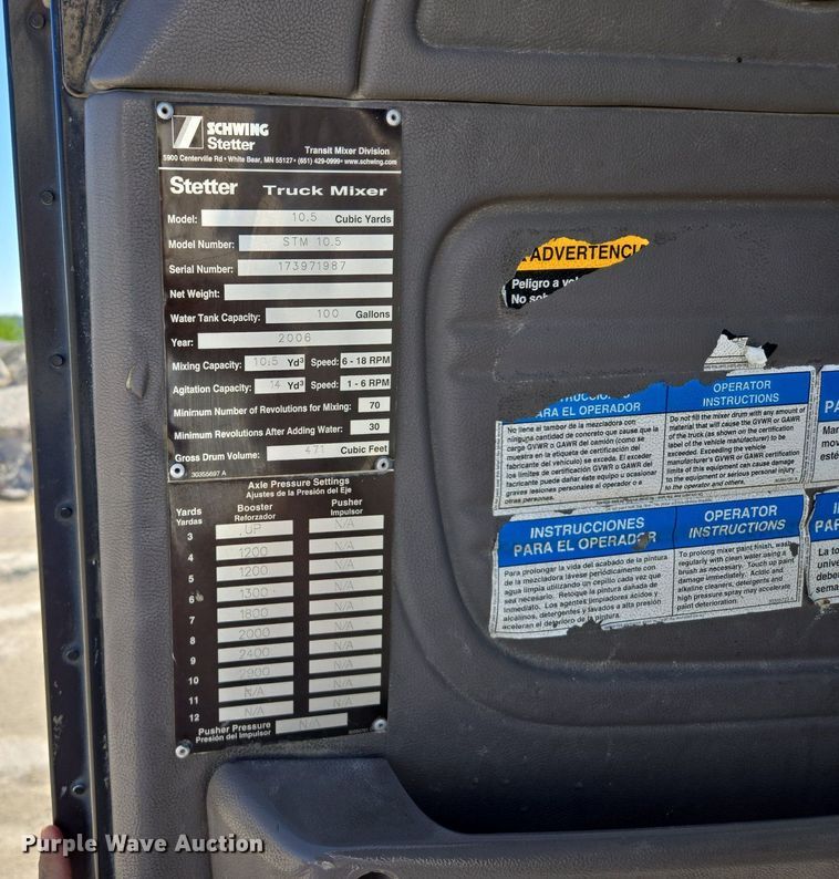 image for item EE8483 2007 Peterbilt 357 ready mix truck