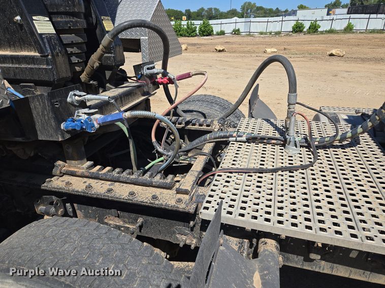 image for item EE8484 2007 Volvo  VNM semi truck