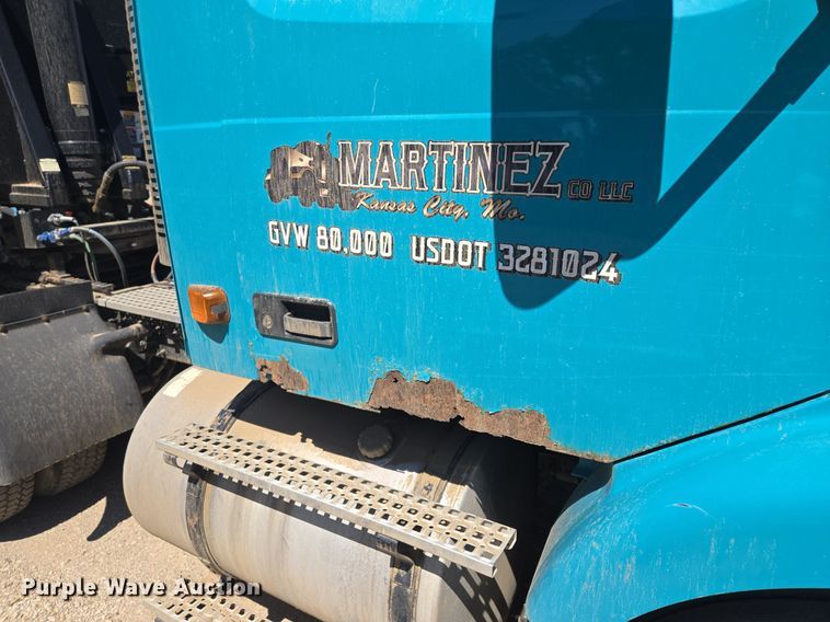 image for item EE8484 2007 Volvo  VNM semi truck