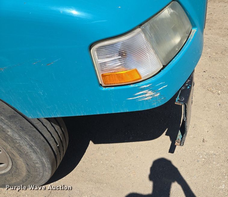 image for item EE8484 2007 Volvo  VNM semi truck