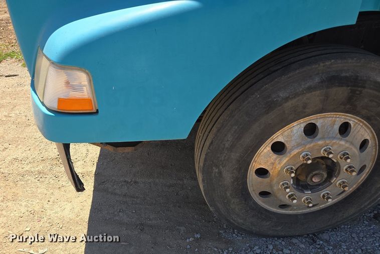 image for item EE8484 2007 Volvo  VNM semi truck