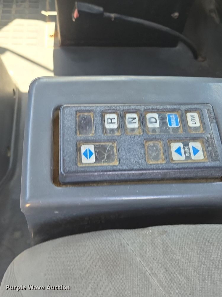 image for item EE8484 2007 Volvo  VNM semi truck