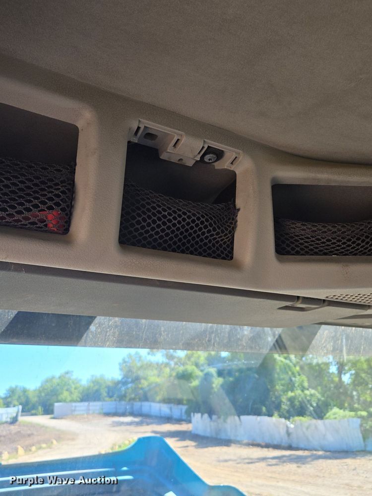 image for item EE8484 2007 Volvo  VNM semi truck