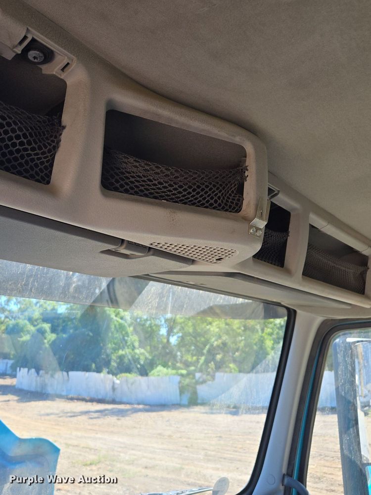 image for item EE8484 2007 Volvo  VNM semi truck