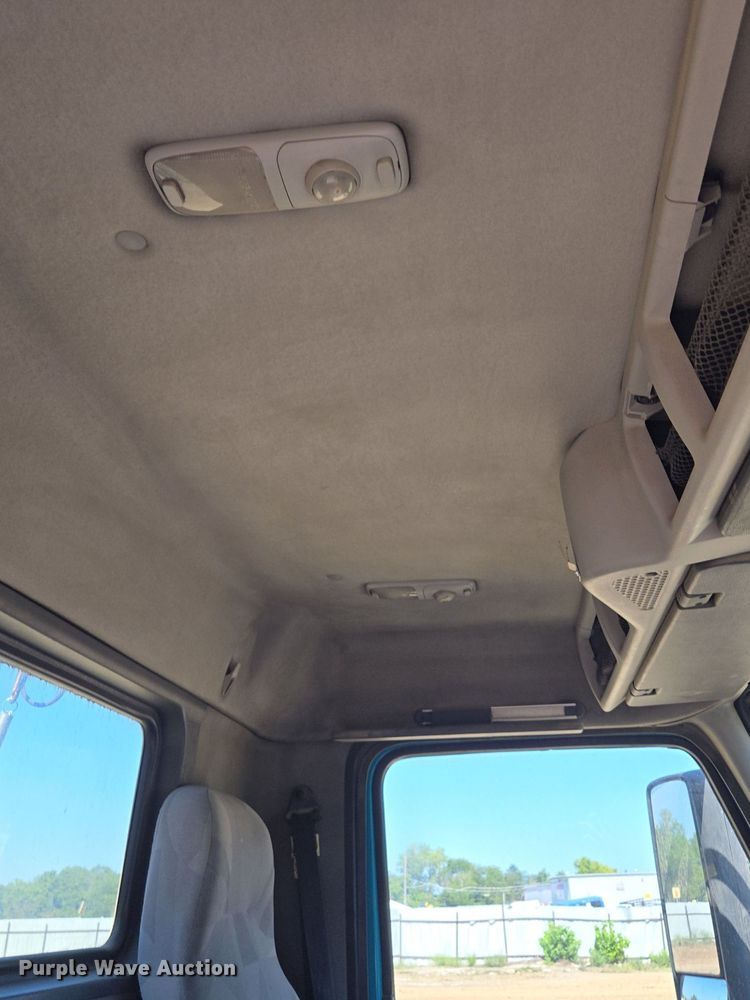 image for item EE8484 2007 Volvo  VNM semi truck