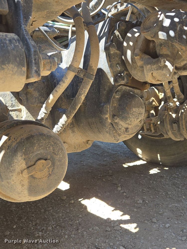 image for item EE8484 2007 Volvo  VNM semi truck