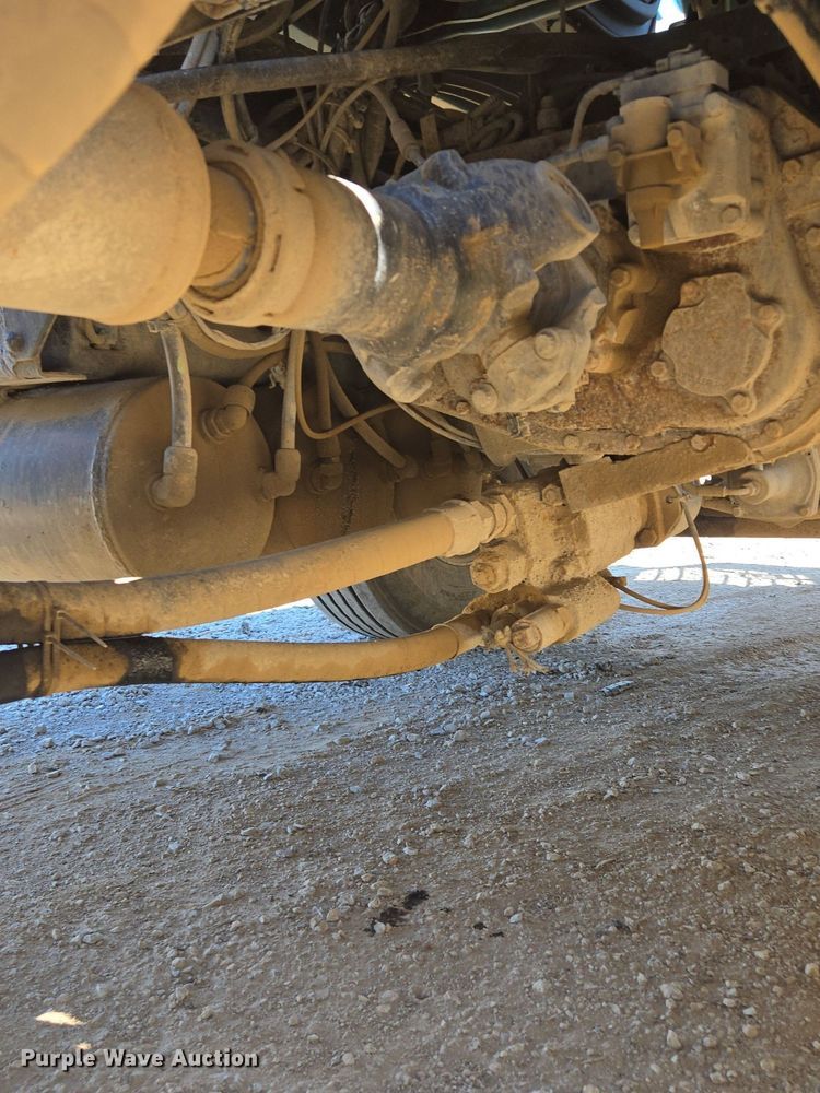 image for item EE8484 2007 Volvo  VNM semi truck