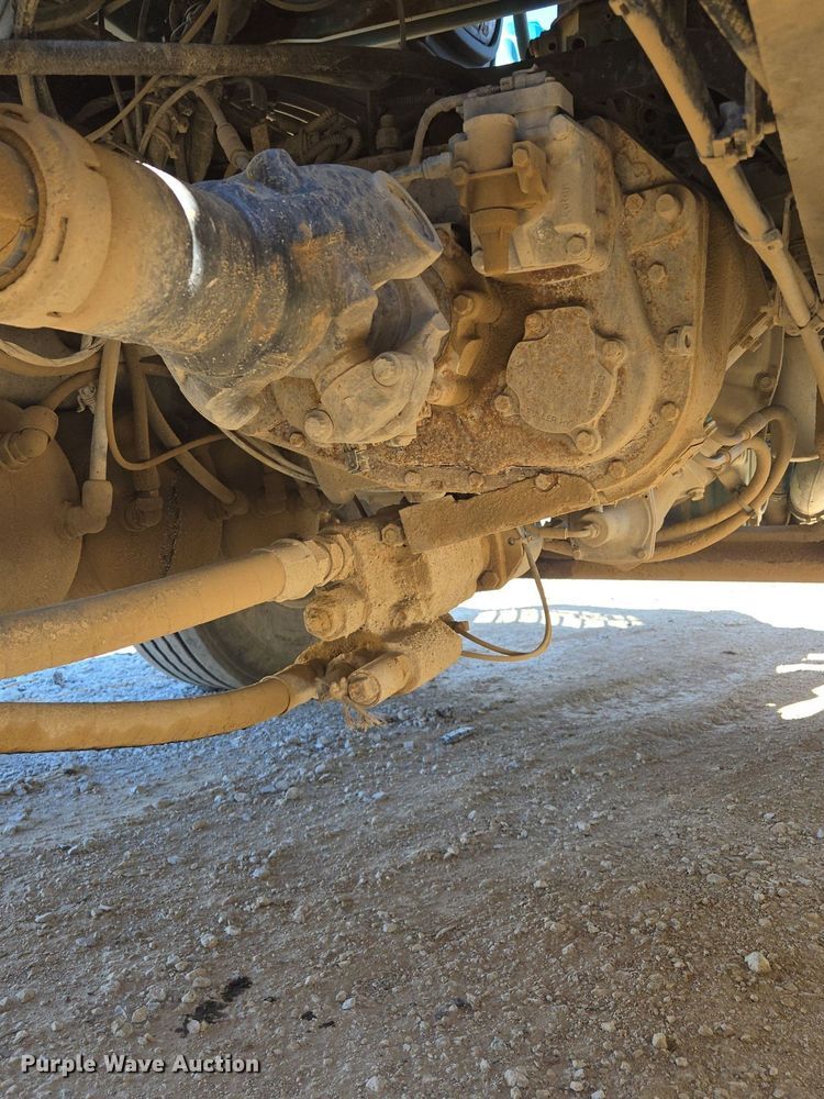 image for item EE8484 2007 Volvo  VNM semi truck