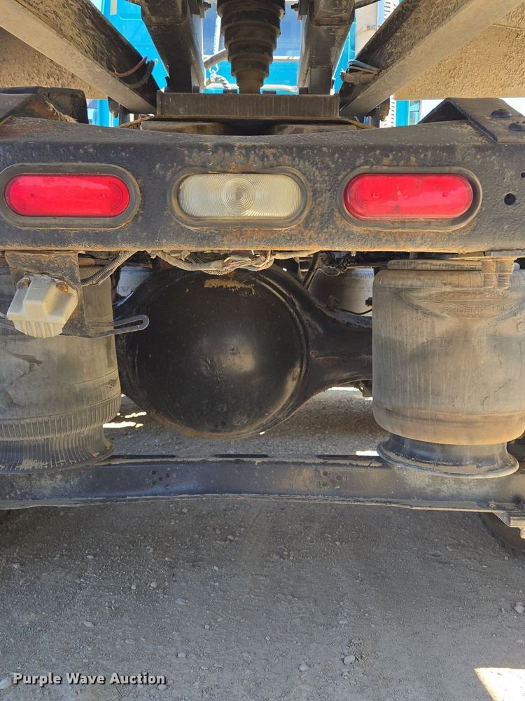 image for item EE8484 2007 Volvo  VNM semi truck