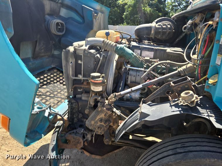 image for item EE8484 2007 Volvo  VNM semi truck