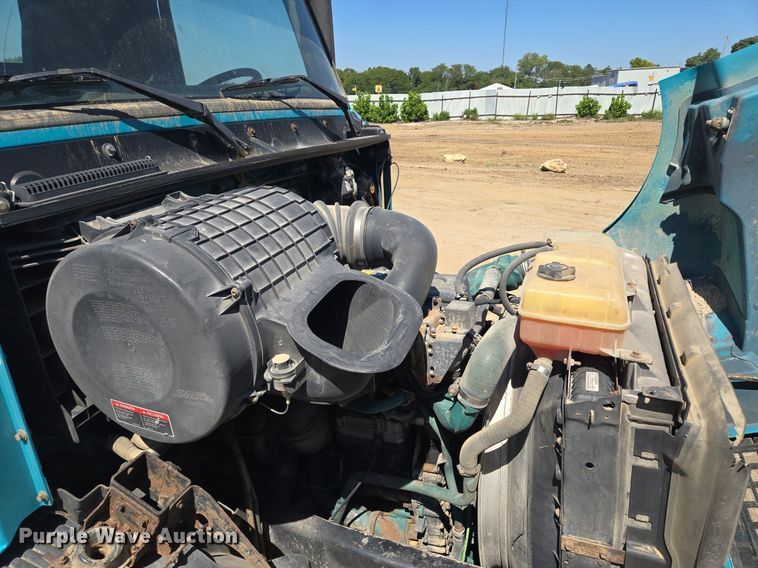 image for item EE8484 2007 Volvo  VNM semi truck