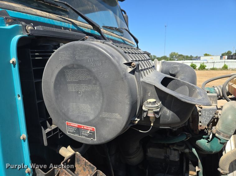 image for item EE8484 2007 Volvo  VNM semi truck