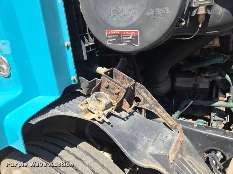 image for item EE8484 2007 Volvo  VNM semi truck