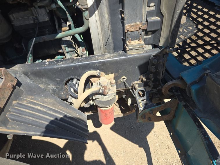 image for item EE8484 2007 Volvo  VNM semi truck