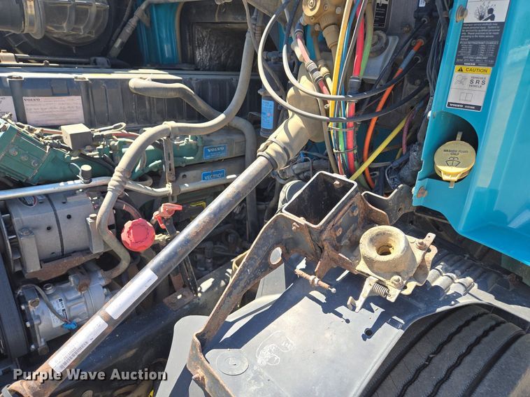 image for item EE8484 2007 Volvo  VNM semi truck