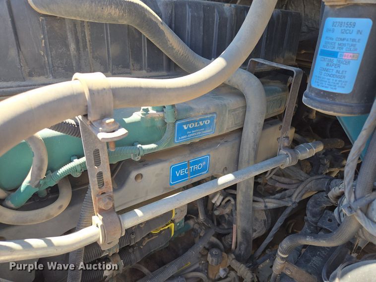 image for item EE8484 2007 Volvo  VNM semi truck