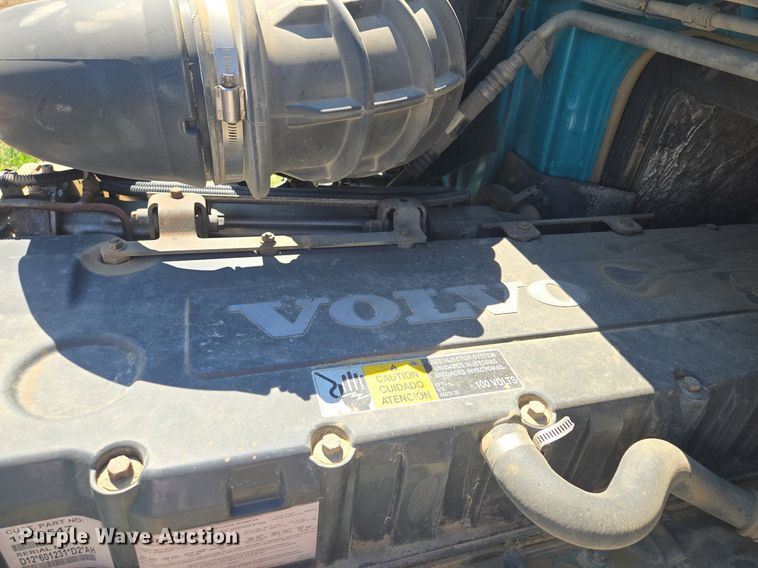 image for item EE8484 2007 Volvo  VNM semi truck