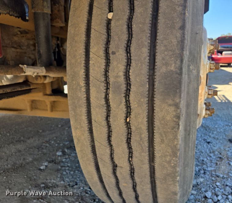 image for item EE8484 2007 Volvo  VNM semi truck