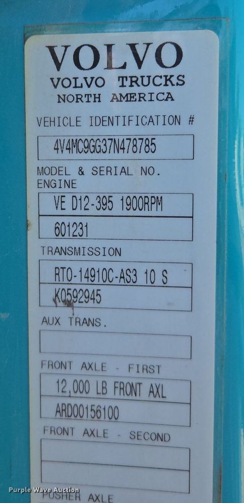 image for item EE8484 2007 Volvo  VNM semi truck