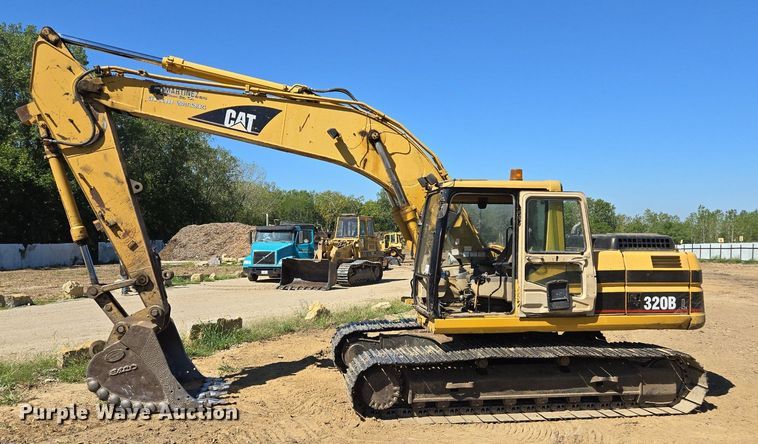 image for item EE8485 2000 Caterpillar 320BL excavator