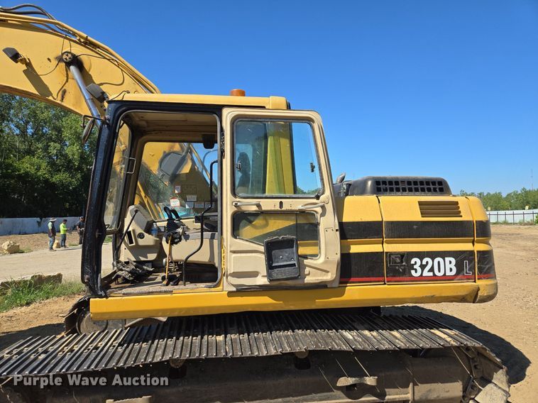 image for item EE8485 2000 Caterpillar 320BL excavator