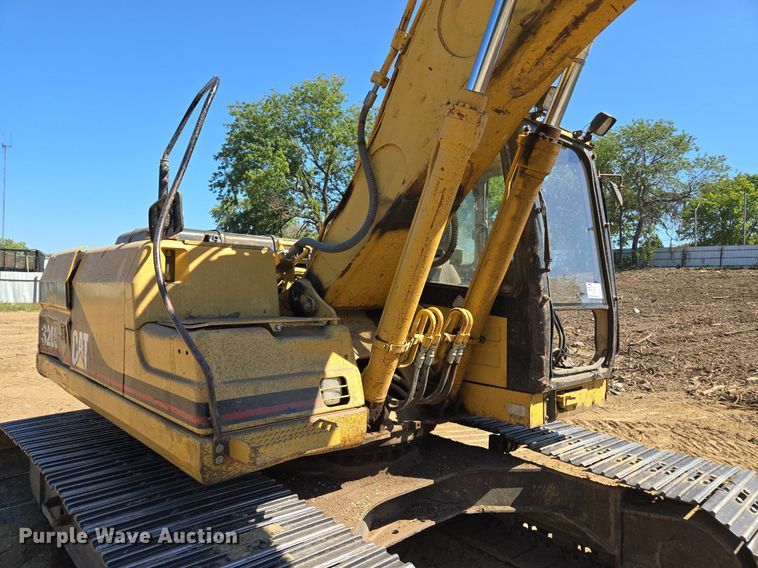 image for item EE8485 2000 Caterpillar 320BL excavator