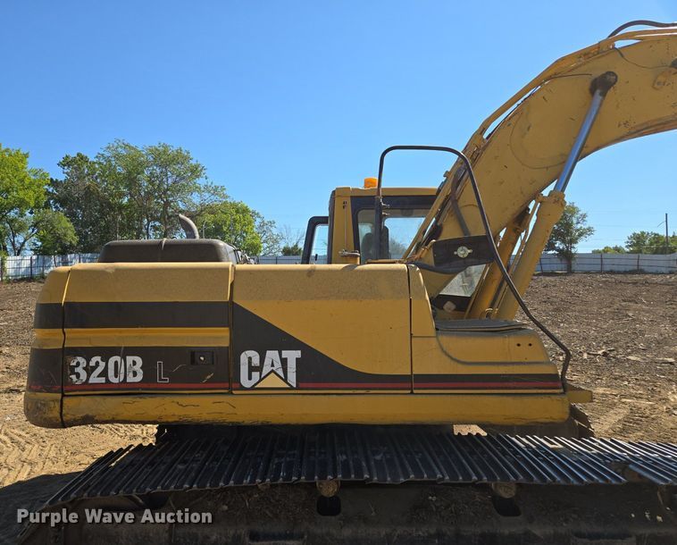image for item EE8485 2000 Caterpillar 320BL excavator