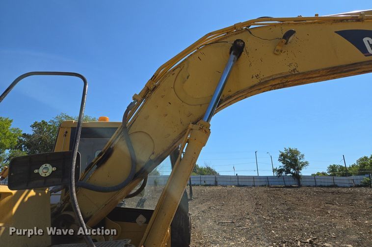 image for item EE8485 2000 Caterpillar 320BL excavator