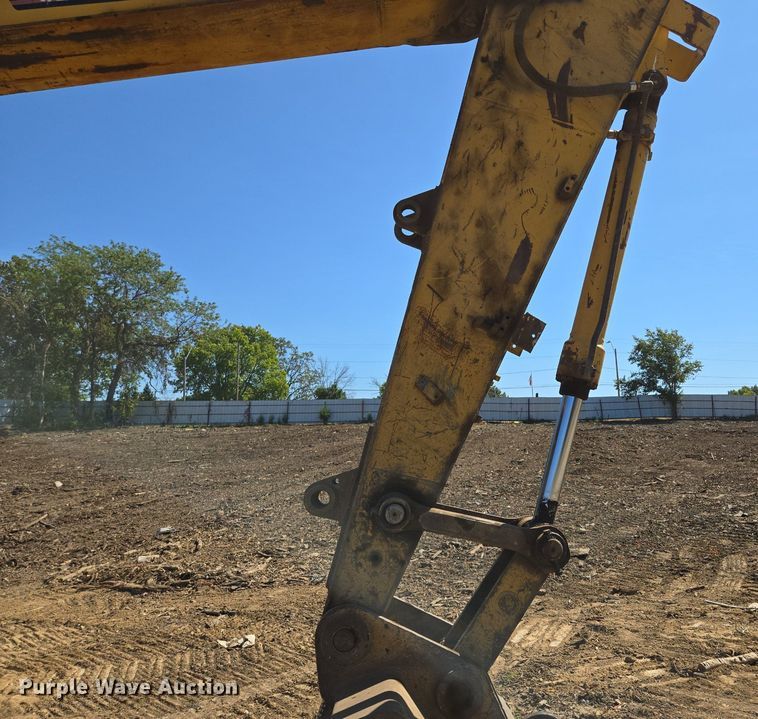 image for item EE8485 2000 Caterpillar 320BL excavator