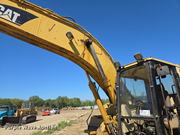 image for item EE8485 2000 Caterpillar 320BL excavator