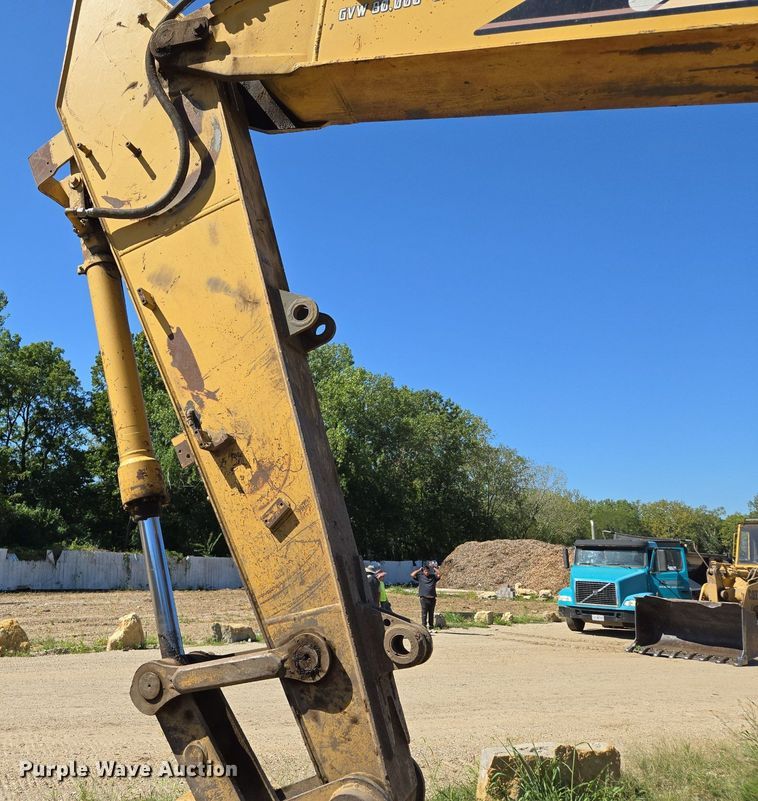 image for item EE8485 2000 Caterpillar 320BL excavator