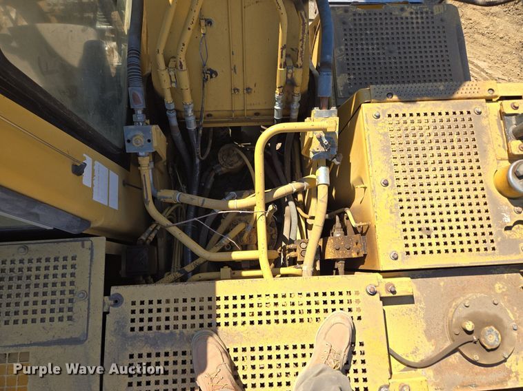 image for item EE8485 2000 Caterpillar 320BL excavator