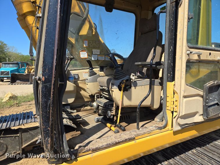 image for item EE8485 2000 Caterpillar 320BL excavator
