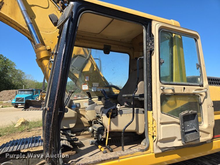 image for item EE8485 2000 Caterpillar 320BL excavator