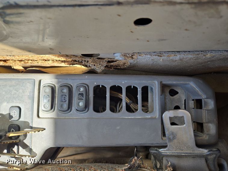 image for item EE8485 2000 Caterpillar 320BL excavator