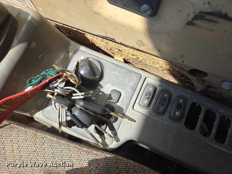 image for item EE8485 2000 Caterpillar 320BL excavator