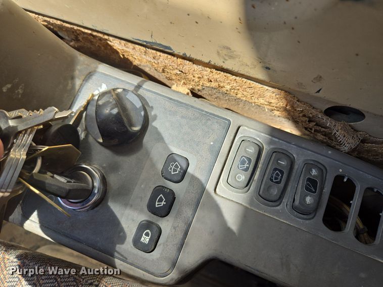 image for item EE8485 2000 Caterpillar 320BL excavator